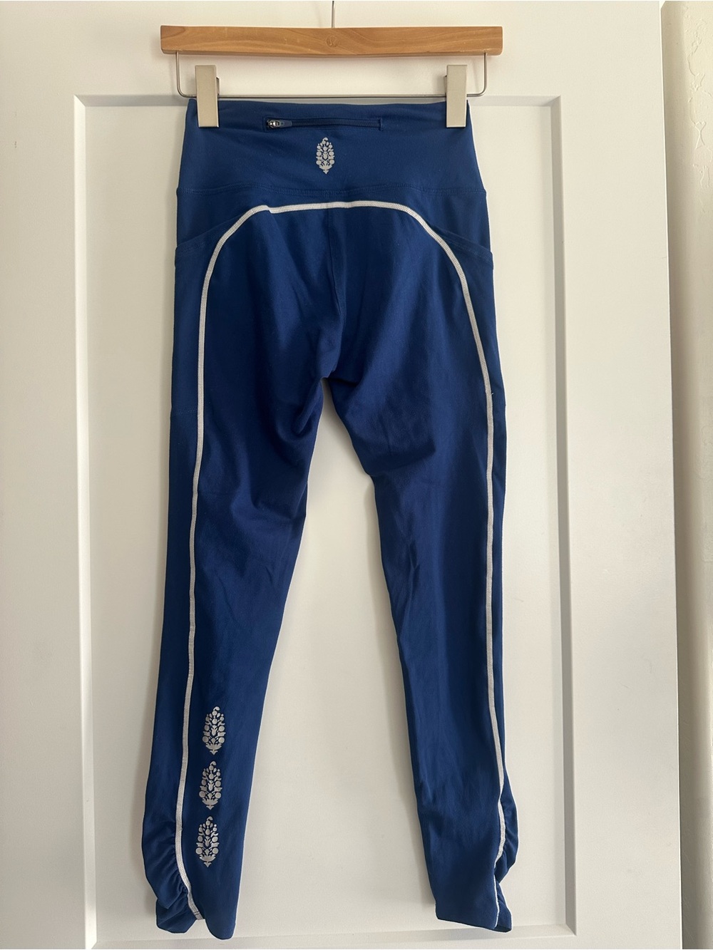 Free People Movement You’re a Peach Logo Leggings